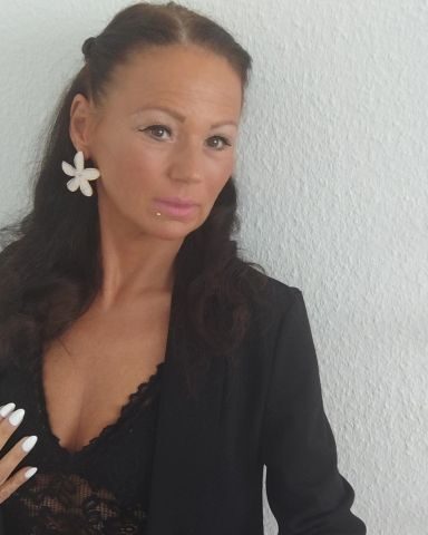 Miss-Lara vor der Webcam