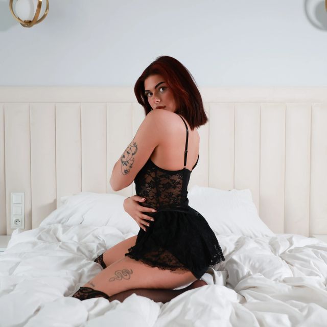 Nova-Sin vor der Webcam